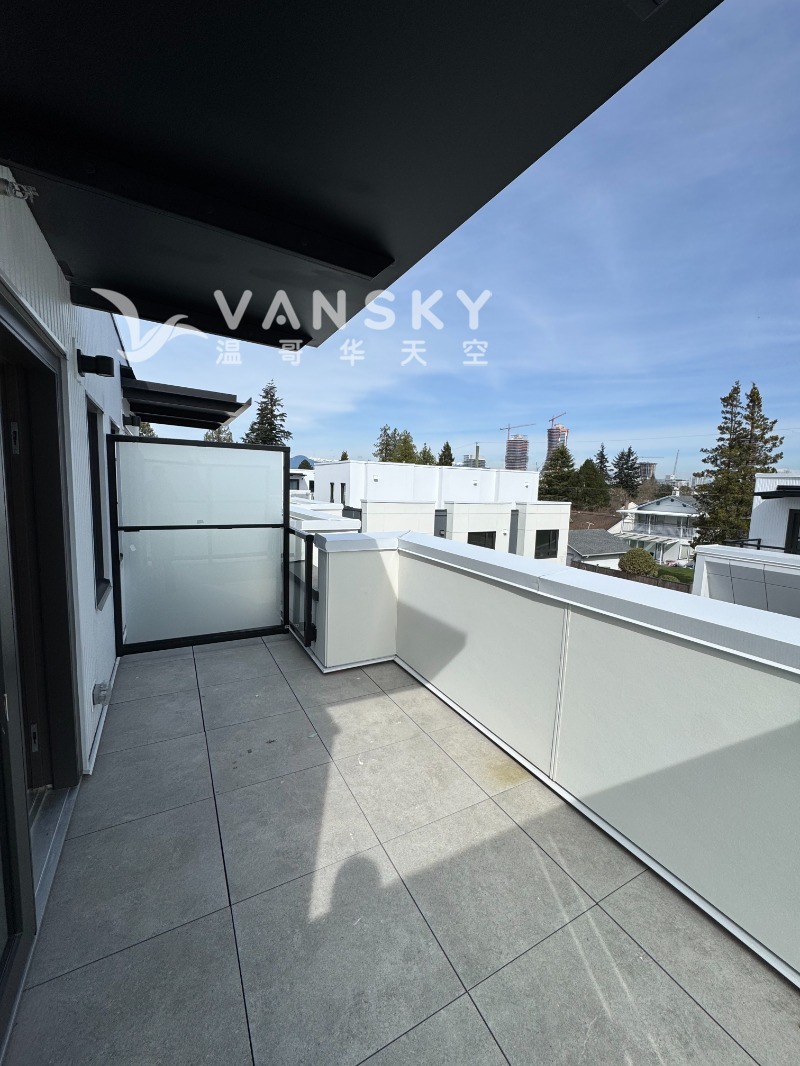 250429134318_roof patio.jpg